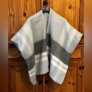 Aerie shawl sweater cape